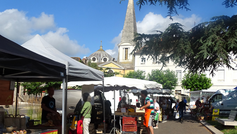 Le marché du jeudi, c'est tout l'été à Givry !